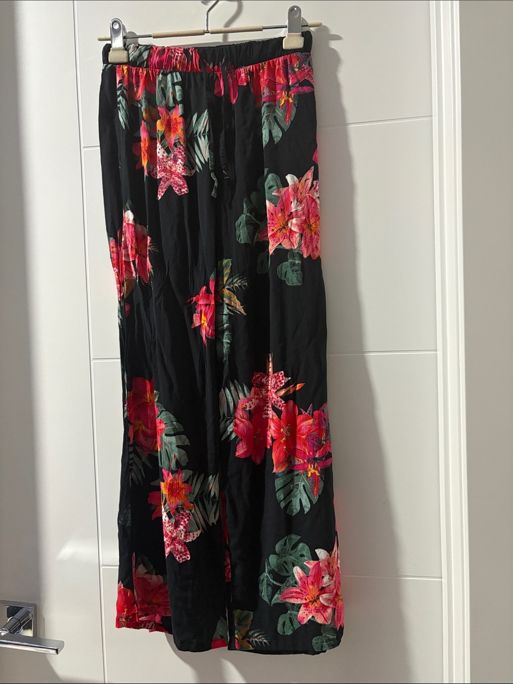 La Vie En Rose Black Wide-Leg Pants with Pink & Green Floral Print